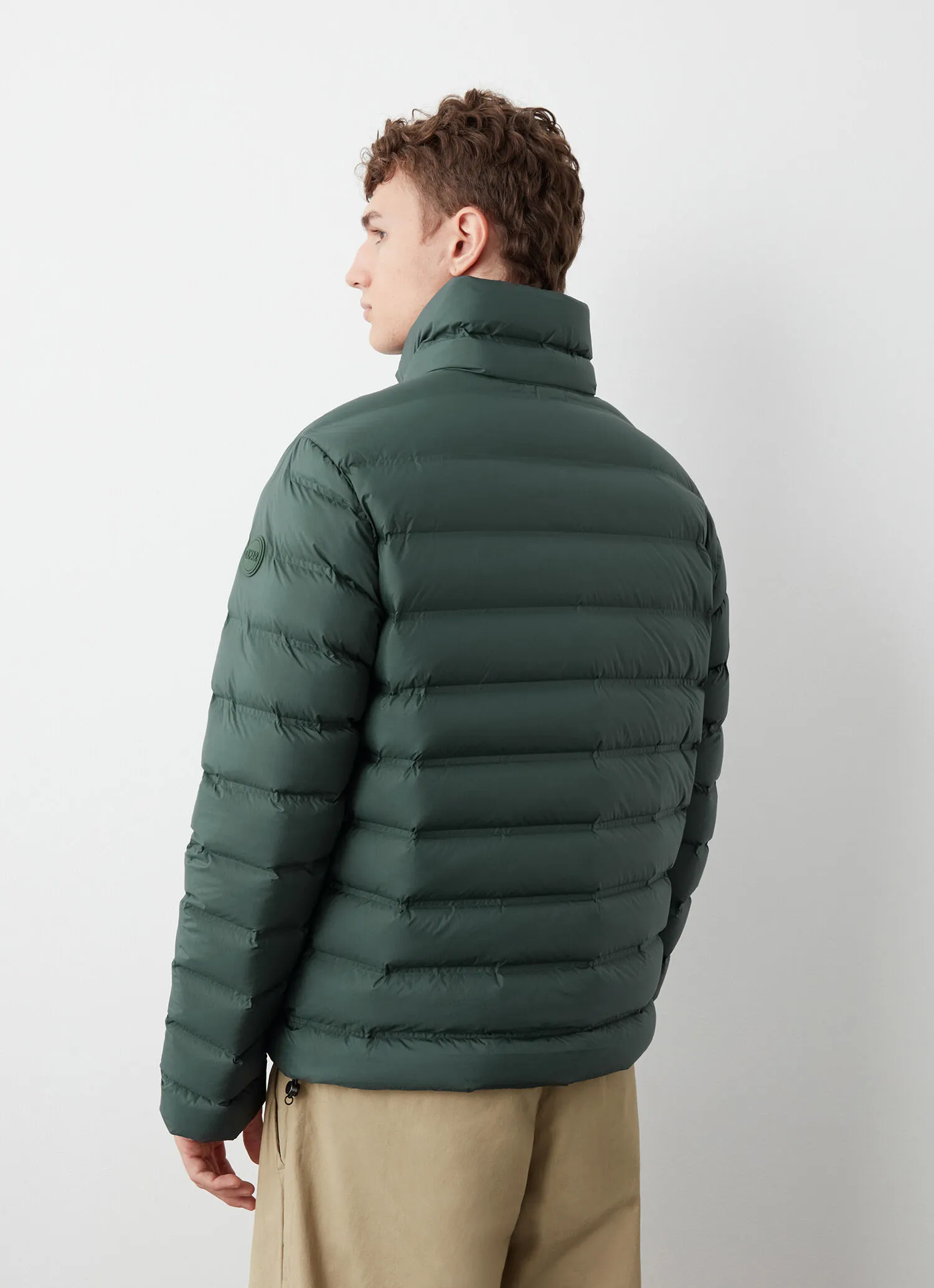 Down jacket with seamless quilting-