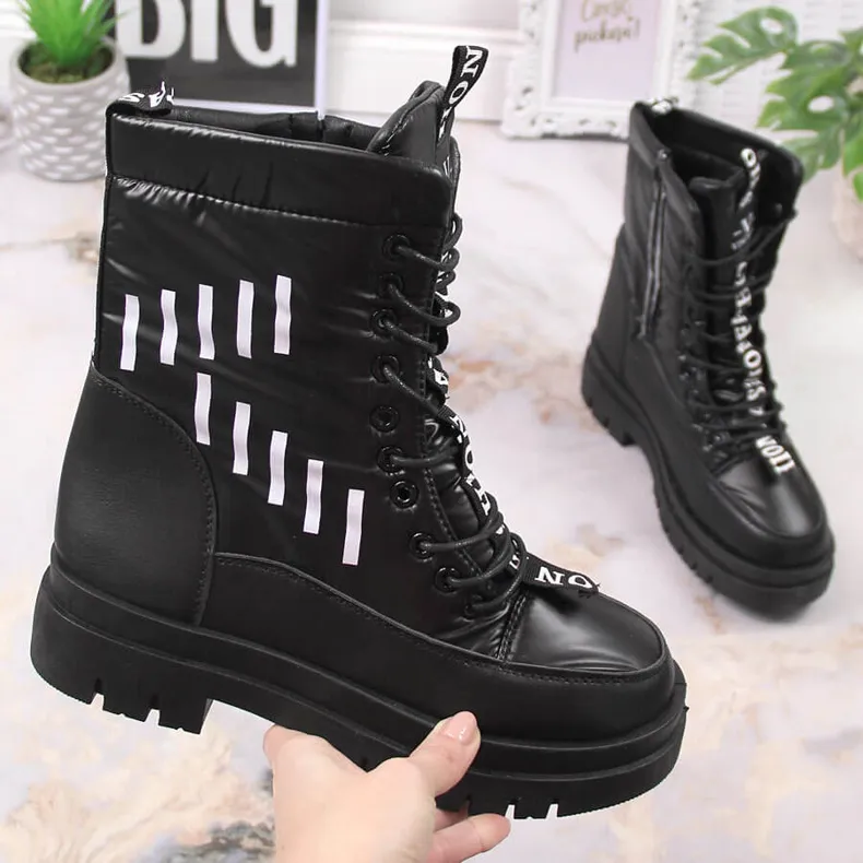 Women's lace-up snow boots with a black Vinceza platform