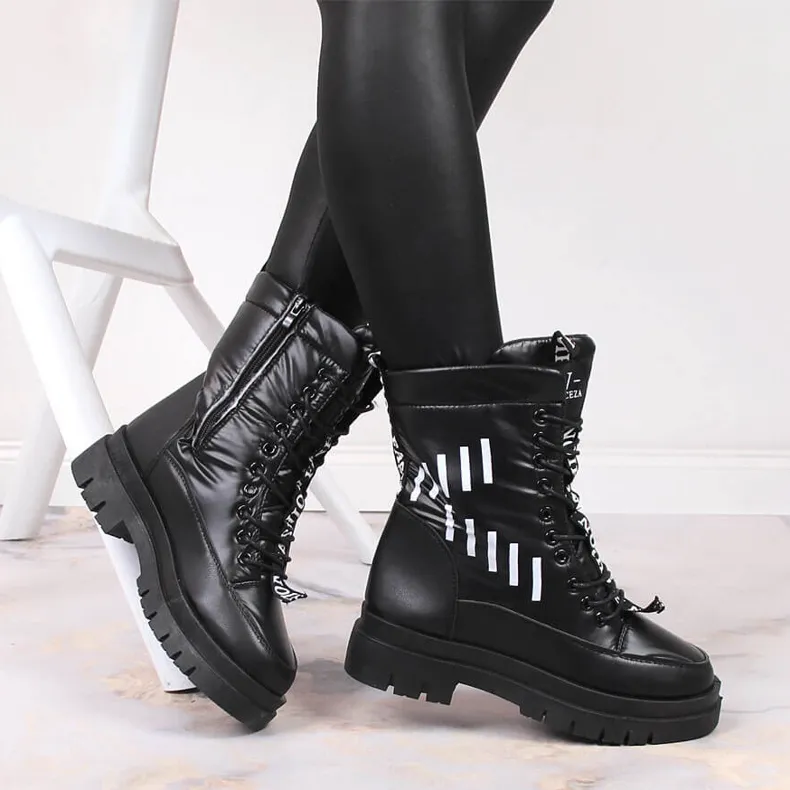 Women's lace-up snow boots with a black Vinceza platform