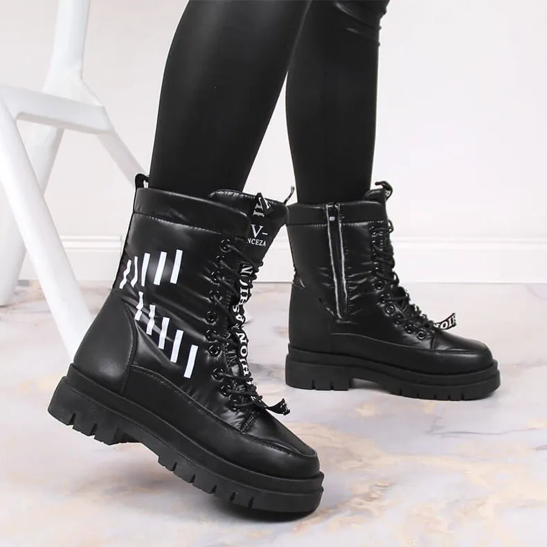 Women's lace-up snow boots with a black Vinceza platform